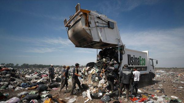 Potret Inflasi 100% di Argentina, Warga Cari Makan di Tempat Sampah