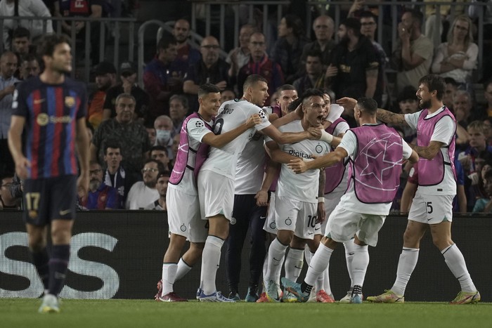 Inter Milans Lautaro Martinez, centre, celebrates after scoring his sides second goal during the Champions League Group C soccer match between Barcelona and Inter Milan at the Camp Nou stadium in Barcelona , Spain, Wednesday, Oct. 12, 2022. (AP Photo/Emilio Morenatti)