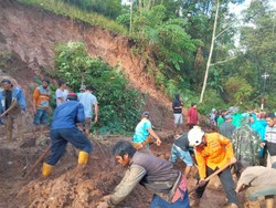 Korban Tewas Tertimbun Longsor di Jeneponto Jadi 2 Orang, 1 Masih Hilang