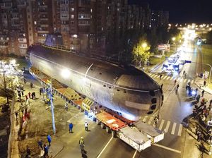 Kapal Selam Nuklir Pertama Rusia Diarak ke Kota, Siap Jadi Museum