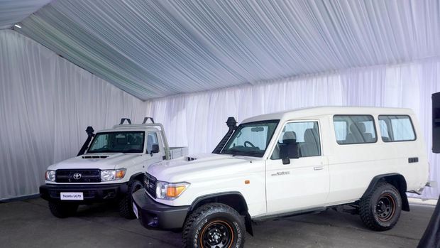 Ratusan Land Cruiser 70 dikirim Toyota Astra Motor (TAM) untuk bertugas di Freeport Indonesia.