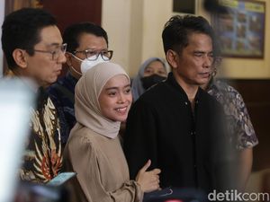 Lesti Kejora Sebut Tak Ada Kata Pisah dengan Rizky Billar Lesti Kejora Sebut Tak Ada Kata Pisah dengan Rizky Billar