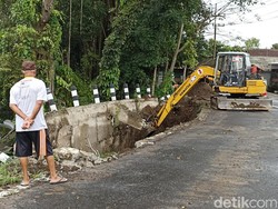 Warga Stren Kali Lahar Kota Blitar Terancam Banjir-Longsor Saat Hujan Deras