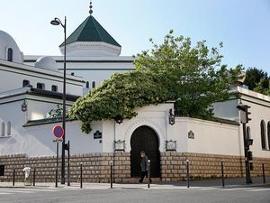 Melihat Lebih Dalam Masjid Agung Paris yang Padukan Gaya Eropa dan Islam Melihat Lebih Dalam Masjid Agung Paris yang Padukan Gaya Eropa dan Islam