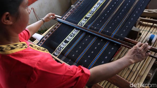 Dipakai Jokowi Saat Sidang Tahunan, Begini Pembuatan Kain Tenun Tanimbar