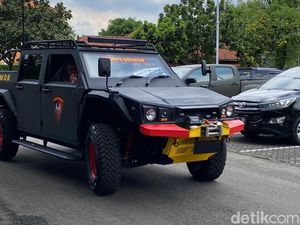 Gaharnya Rantis Maung 4x4 Korps Brimob Polri Buatan Pindad Gaharnya Rantis Maung 4x4 Korps Brimob Polri Buatan Pindad