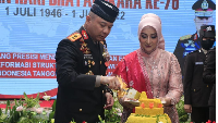 8 Potret Kebersamaan Merthy dengan Suaminya Irjen Teddy Minahasa