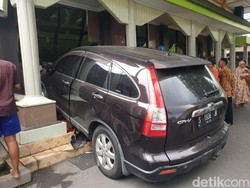 Honda CRV Tabrak Musala Tewaskan Pengemudi di Lamongan