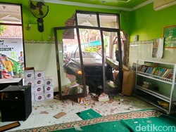 CR-V Tabrak Musala di Lamongan, Pengemudi Tewas