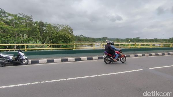 Penampakan Motor Misterius Ditinggal Pemiliknya di Jembatan Srandakan