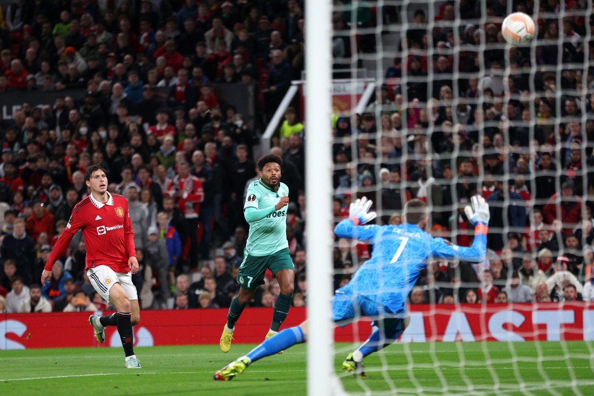Laga babak pertama antara MU vs Omonia Nicosia masih sama kuat dengan skor 0-0. (Foto: Getty Images/Clive Brunskill)