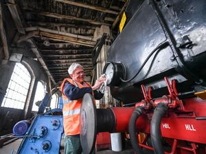 Tugas Operator Produksi: Kualifikasi dan Keahlian yang Harus Dimiliki