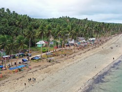 Asyiknya Nikmati Senja & Main Banana Boat di Pantai Weluan Tanimbar