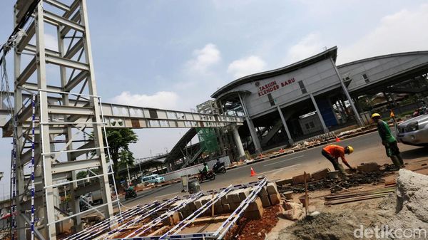 Potret Terkini Pembangunan JPO Instagramable Stasiun Klender Baru