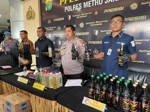 Operasi Judi dan Narkoba di Jakbar, Polisi Tangkap 23 Tersangka Operasi Judi dan Narkoba di Jakbar, Polisi Tangkap 23 Tersangka