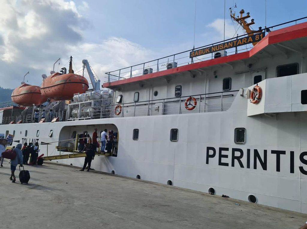 Potret Kapal Perintis yang Jadi Asa Warga Papua