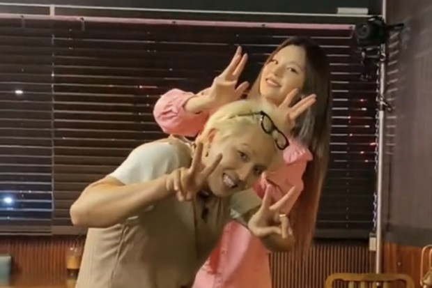 Potret Mino WINNER dan Yeji ITZY/ Foto: youtube.com/channelfullmoon Potret Mino WINNER dan Yeji ITZY