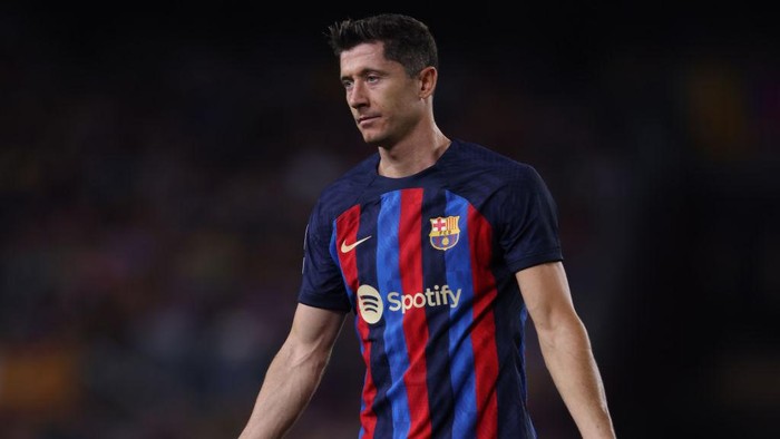 BARCELONA, SPAIN - OCTOBER 12: Robert Lewandowski of FC Barcelona reacts during the UEFA Champions League group C match between FC Barcelona and FC Internazionale at Spotify Camp Nou on October 12, 2022 in Barcelona, Spain. (Photo by Jonathan Moscrop/Getty Images)