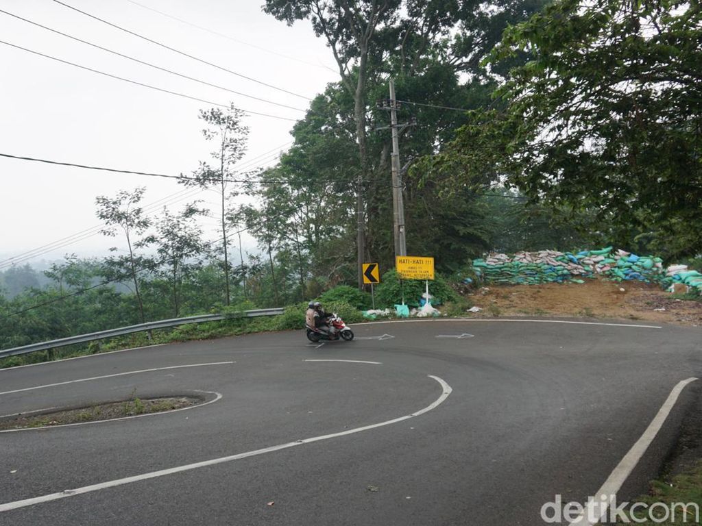 Ngeri! Ada Jalanan Rusak Diaspal Mulus, tapi Malah Bikin Celaka Banyak Pengendara Ngeri! Ada Jalanan Rusak Diaspal Mulus, tapi Malah Bikin Celaka Banyak Pengendara