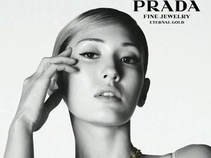 Gaya Somi Jadi Ambassador Prada, Pakai Emas Daur Ulang Pertama di Dunia Gaya Somi Jadi Ambassador Prada, Pakai Emas Daur Ulang Pertama di Dunia
