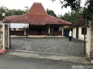 Bambang Tri Penggugat Ijazah Jokowi Ternyata dari Blora, Ini Sosoknya Bambang Tri Penggugat Ijazah Jokowi Ternyata dari Blora, Ini Sosoknya