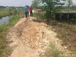 Tanggul Sungai di Lamongan Geser 20 Meter Tergerus Hujan Deras