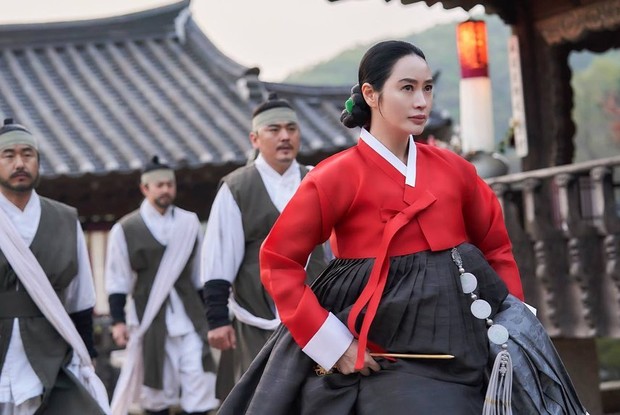 Under The Queen's Umbrella/ Foto : instagram.com/hs_kim_95 Under The Queen's Umbrella/ Foto : instagram.com/hs_kim_95