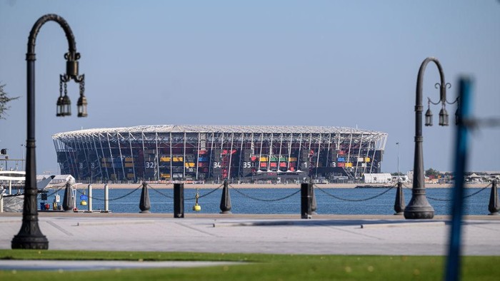 Unik dan Megah, Stadion 974 Qatar Bisa Dibongkar Pasang Lho DOHA, QATAR - DECEMBER 05: 974 Stadion (formerly know as Ras Abu Aboud Stadium) is seen on December 05, 2021 in Doha, Qatar. (Photo by Markus Gilliar/GES-Sportfoto via Getty Images)