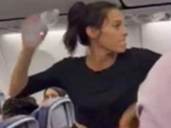 Ngotot Bawa Anjing, Wanita Ini Ngamuk di Pesawat