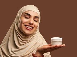 Apa Itu Tabarruj? Definisi, Hukum, dan Dalilnya