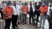 Potret 3 Tersangka Judi Online dari Kamboja Tiba di Bareskrim