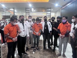 3 Tersangka Judi Online yang Ditangkap di Kamboja Tiba di Bareskrim