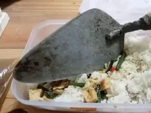 Bikin Ngakak! 10 Netizen Ini Gunakan Alat Makan yang Tak Wajar Bikin Ngakak! 10 Netizen Ini Gunakan Alat Makan yang Tak Wajar