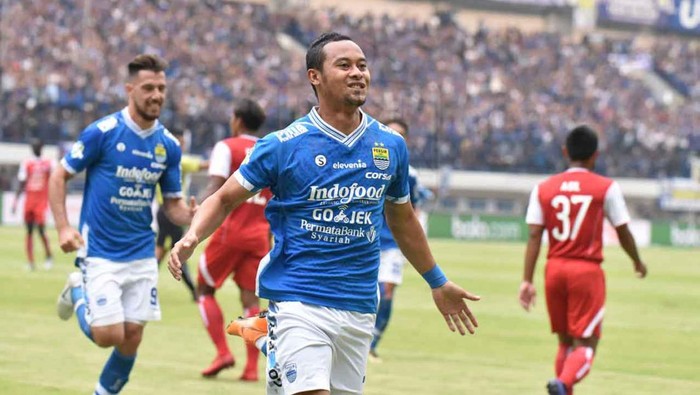 Atep saat bermain untuk Persib Bandung.
