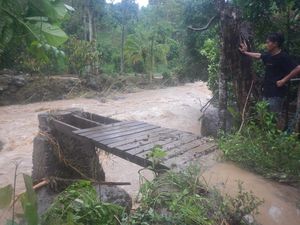 Banjir Bandang Terjang Polewali Mandar, 6 Rumah Rusak-1 Warga Hilang