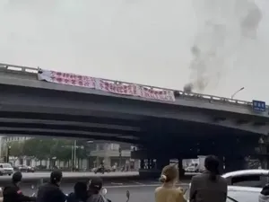 Pengunjuk Rasa Misterius, Disensor di China Tapi Dipuji di Dunia Maya