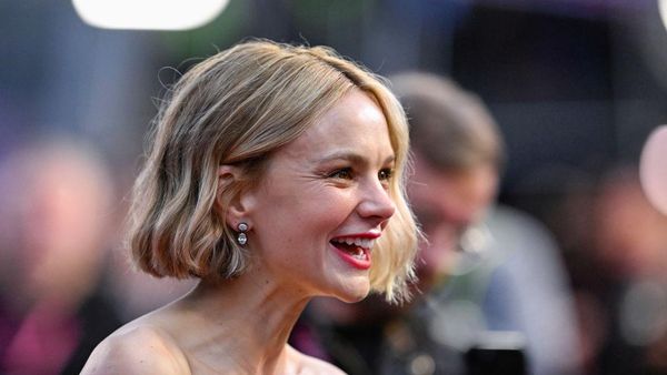 Carey Mulligan... Senyumanmu Itu Lo