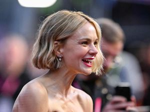 Carey Mulligan... Senyumanmu Itu Lo