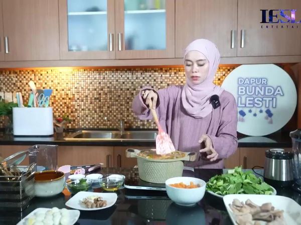 Potret Dapur Lesty Kejora yang Minimalis dan Nyaman untuk Masak
