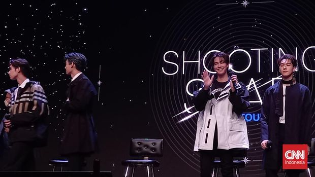 Para bintang utama F4 Thailand: Boys Over Flowers siap membuat kenangan manis bersama fans di Indonesia dalam konser bertajuk Shooting Star di The Kasablanka Hall, Kota Kasablanka, Jakarta Selatan, Sabtu (15/10).