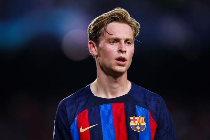 BARCELONA, SPAIN - OCTOBER 12: Frenkie De Jong of FC Barcelona looks on during the UEFA Champions League group C match between FC Barcelona and FC Internazionale at Spotify Camp Nou on October 12, 2022 in Barcelona, Spain. (Photo by Eric Alonso/Getty Images)