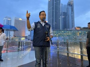 Anies Merasa Bersyukur Atap Halte Bundaran HI Bocor Saat Peresmian