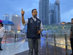 Anies Merasa Bersyukur Atap Halte Bundaran HI Bocor Saat Peresmian