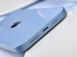 iPhone SE Dipensiunkan, RIP Tombol Home dan Lightning Port iPhone SE Dipensiunkan, RIP Tombol Home dan Lightning Port