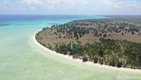 Keindahan Pantai Desa Elyasa di Perbatasan RI-Australia