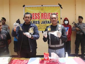 2 Pria di Jayapura Bunuh Pemilik Kios gegara Tak Diberi Rokok Ditangkap