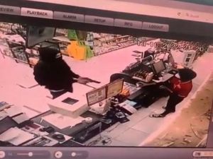 Minimarket di Lebak Banten Dirampok, Karyawan Diduga Ditodong Airsoft Minimarket di Lebak Banten Dirampok, Karyawan Diduga Ditodong Airsoft