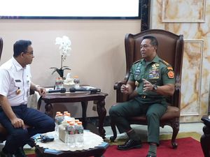 Momen Keakraban Anies Bertemu Panglima di Mabes TNI