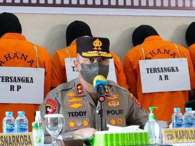 Lihat lagi Momen Teddy Minahasa Ungkap Kasus 41,4 Kg Sabu di Bukittinggi