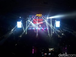 Sing Along Cinta Ini Membunuhku di DBL Arena Surabaya